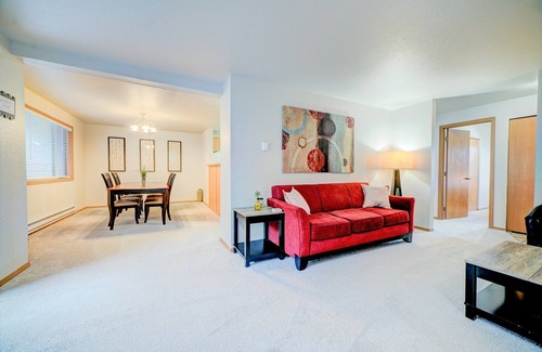 Picnic Point-North Lynnwood Condo | 2 Queen Beds With Memory Foam Mattresses.