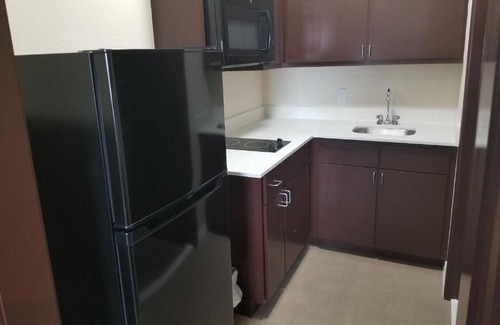 Bay City Hotel | 2 Queen Kitchenette, Scottish Inns & Suites, Full-Size Fridge, Great Location