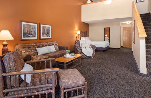 Rothschild Hotel | 2 Queen Loft With Kitchen, Access to Pool, Hot Tub, and Gym