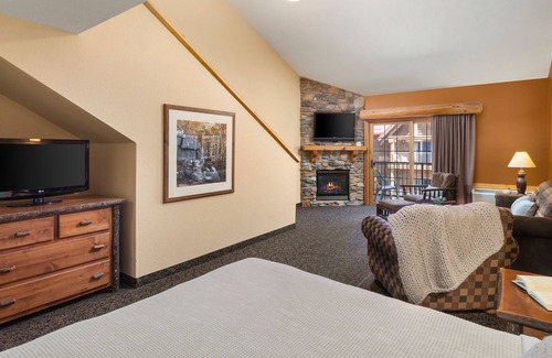 Rothschild Hotel | 2 Queen Loft With Kitchen, Access to Pool, Hot Tub, and Gym