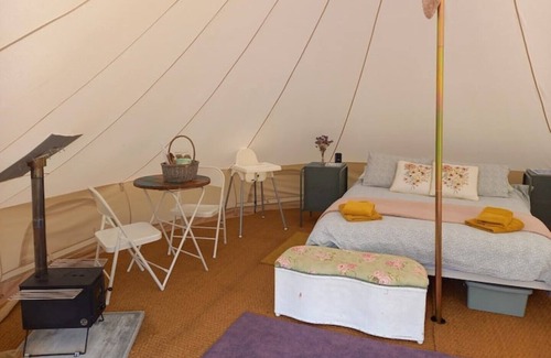 Christchurch RV Rental | 2,Quiet site:own kitchen/bathroom*electric*logfire