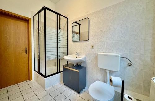 Zeitz Apartment | #2 RebelRents - 4P - Apartment Smart-TV - WLAN - voll ausgestattete Küche