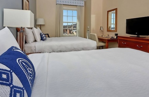 Staunton Hotel | 2 Relaxing Staunton Room w/Calming Pool Area | Right in the Heart of The City