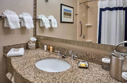 Staunton Hotel | 2 Relaxing Staunton Room w/Calming Pool Area | Right in the Heart of The City