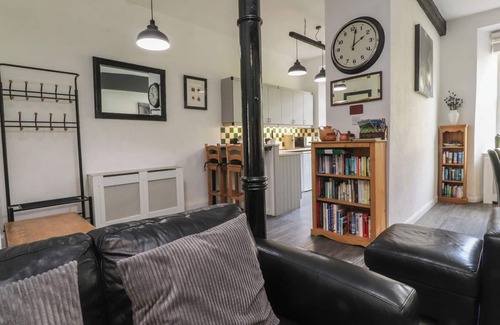 Airton House | 2 Riverside Walk