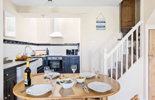 Dittisham Cottage | 2 Rock Cottages - sleeps 4 guests in 2 bedrooms