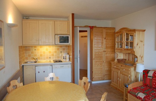 Seez Apartment | 2 room apartment Arcs 1800 village of Villards. WiFi box in the apartment