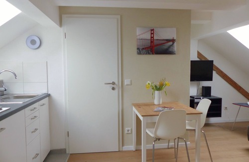 Bad Windsheim Apartment | 2-room apartment, 23 m², quiet location, close to the center, Ferienwohnungen Flora