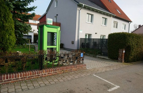 Bad Windsheim Apartment | 2-room apartment, 23 m², quiet location, close to the center, Ferienwohnungen Flora