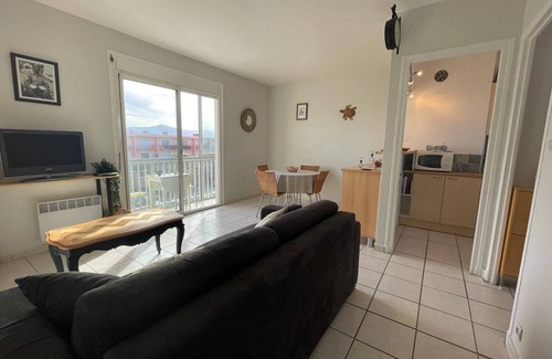 Saint-Cyprien Plage Apartment | 2-room apartment with balcony, parking, steps away from the beach
