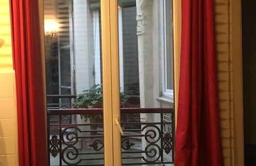 Batignolles Apartment | 2-room apartment in the heart of the 17th district, 2 minutes from rue de Levis.