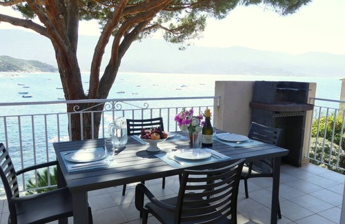 Tiuccia House | 2-ROOM APARTMENT N ° 3 "FEET IN THE WATER" CAP. (2 to 4 PERS)