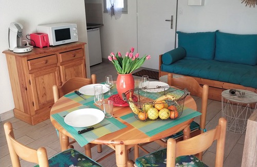 Vaux-sur-Mer Apartment | 2-room apartment with loggia, garden level, 2 steps from the beach