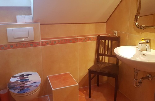 Hilpoltstein Apartment | 2 room attic apartment holiday apartment with bath tub and single kitchen