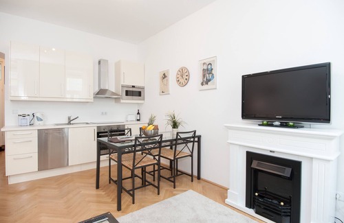 Neulerchenfeld Apartment | 2 room City Apartment Egon Schiele *