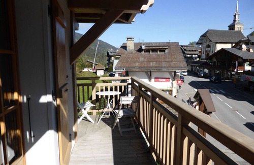 Les Contamines-Montjoie Apartment | 2-Room Cabin Apartment for 6 in Les Contamines-Montjoie, Central Location