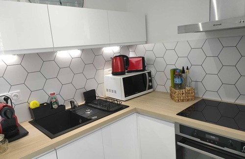 Bedarieux Apartment | 2 room, groundfloor apartment with air conditioning, terrace and private parking