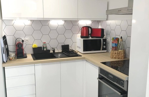 Bedarieux Apartment | 2 room, groundfloor apartment with air conditioning, terrace and private parking