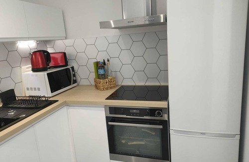 Bedarieux Apartment | 2 room, groundfloor apartment with air conditioning, terrace and private parking