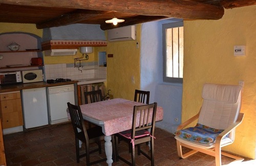Grospierres House | 2-room house with air conditioning and pets allowed in Grospierres