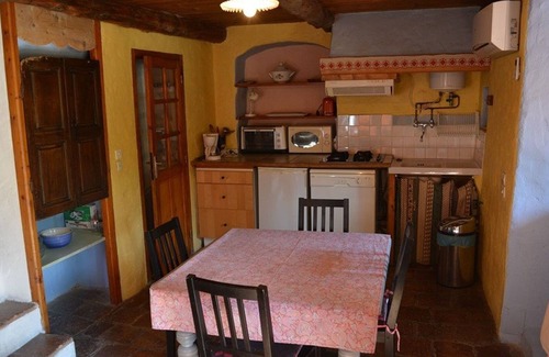 Grospierres House | 2-room house with air conditioning and pets allowed in Grospierres