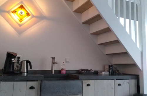 Slotervaart Apartment | 2 room studio with bathroom in city villa with free private parking