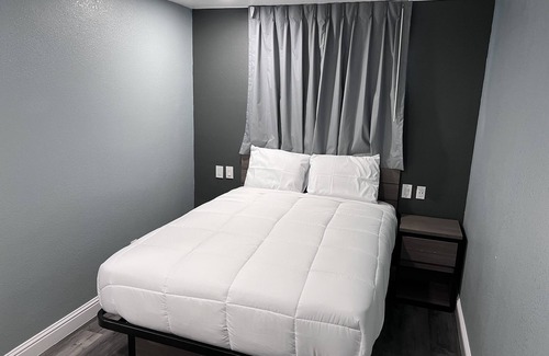 Seabright Hotel | 2 Room Suite - Indoor Pool and Spa - Walk to the Boardwalk