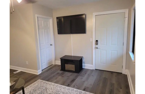 Greensboro Apartment | 2-Room Suite With Private Entrance and Bath
