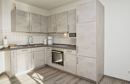 Breege Apartment | 2-room vacation apartment near the harbor with balcony - Hafenhäuser Breege FeWo 05