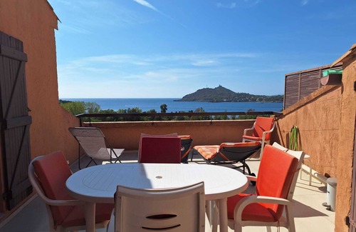 Agay Apartment | 2 rooms, 150 m from the beach, with large terrace with sea views, 4-6 people