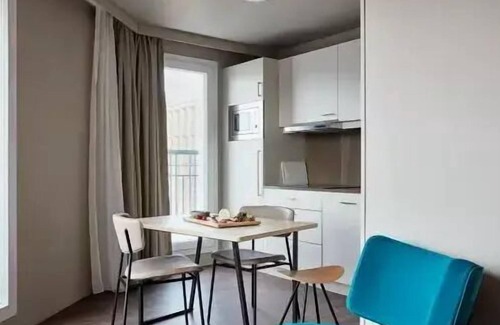 Suresnes Apartment | 2 Rooms 4 People