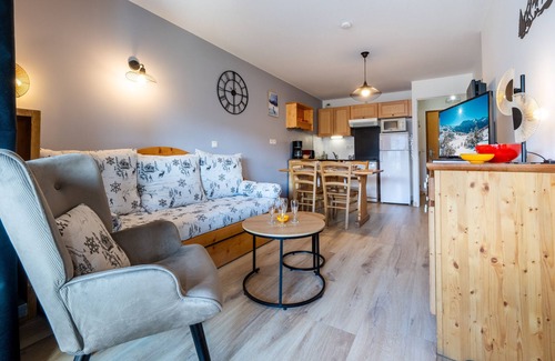 Orcieres-Merlette Apartment | 2 rooms cabin 6 pers, balcony , swimming pool ,WIFI and car park