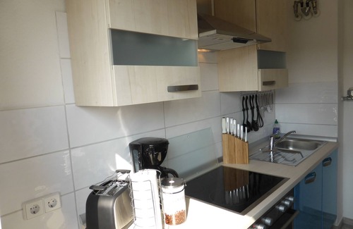 Tempelhof Apartment | 2 rooms, up to 5 persons, luxuriously furnished, tulip "