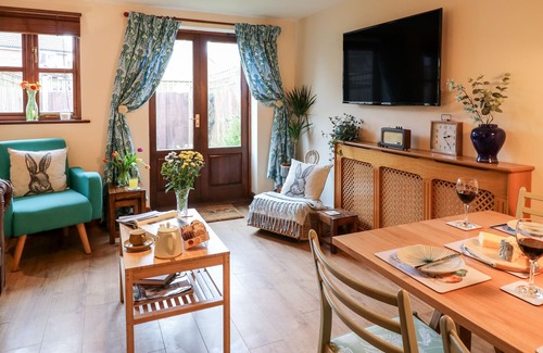 Haselbury Plucknett Cottage | 2 ROSE COTTAGES, pet friendly, with a garden in Haselbury Plucknett