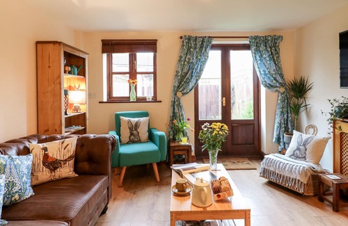 Haselbury Plucknett Cottage | 2 ROSE COTTAGES, pet friendly, with a garden in Haselbury Plucknett