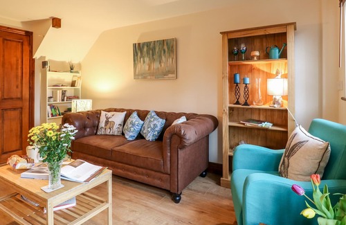 Haselbury Plucknett Cottage | 2 ROSE COTTAGES, pet friendly, with a garden in Haselbury Plucknett