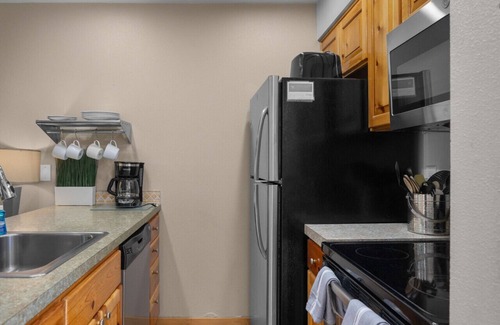 Cannon Beach House | 2 Sand Dune: Cozy Town Home | Walk to Beach | Dog-Friendly