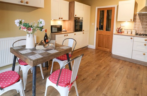 Brantingham Cottage | 2 SANDRINGHAM COTTAGES, pet friendly, with open fire in Elloughton