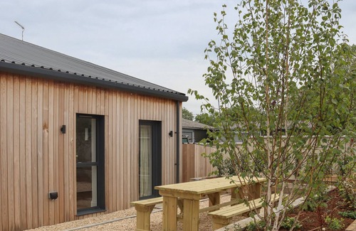 Chippenham House | 2 SEAGRY BARN @ NABLES FARM, family friendly in Upper Seagry