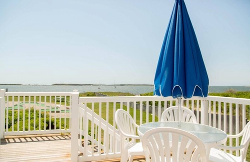 West Yarmouth Apartment | 2 Secluded Townhouses Steps from Private Sandy Beach w/Bike Rentals