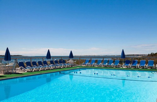 West Yarmouth Apartment | 2 Secluded Townhouses Steps from Private Sandy Beach w/Bike Rentals