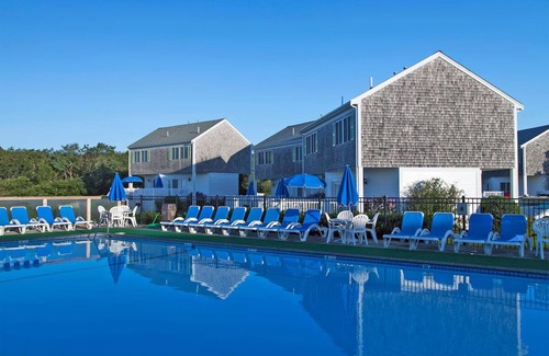 West Yarmouth Apartment | 2 Secluded Townhouses Steps from Private Sandy Beach w/Bike Rentals