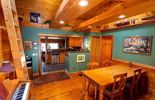 Branchport Cottage | 2 Side/Side Lakeside Cottages-5 Beds/3 Baths-Sleeps 12-14