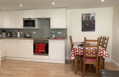 Upton St. Leonards Cottage | 2 Single storey cottages near village amenities ideal for couples and families