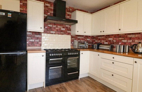 Dronfield Cottage | 2 SNAPE HILL, family friendly, with open fire in Dronfield