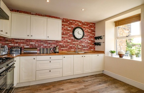 Dronfield Cottage | 2 SNAPE HILL, family friendly, with open fire in Dronfield