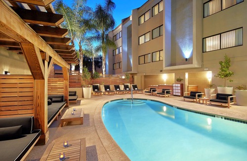 Calabasas House | 2 SoCal Fit Room Two Queen, The Anza A Calabasas, Pet-Friendly, Pool