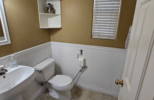 Rhodes Ranch House | 2 Сomfortable Rooms in a Cozy 4-bedroom House