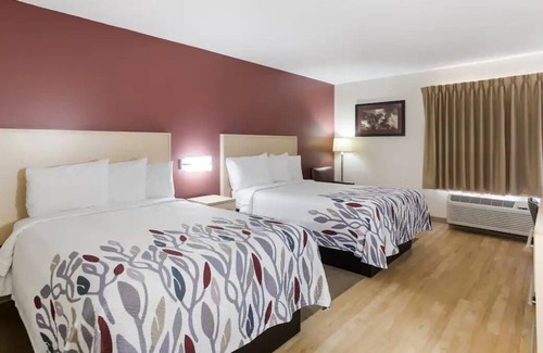 Pittsburg House | 2 Spaces w/ Free Coffee in Lobby w/ Parking! Close to Mountain Life Museum, KY!