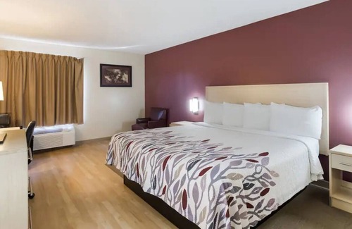 Pittsburg House | 2 Spaces w/ Free Coffee in Lobby w/ Parking! Close to Mountain Life Museum, KY!